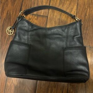Michael Kors Shoulder Bag. Black. Very good quality.